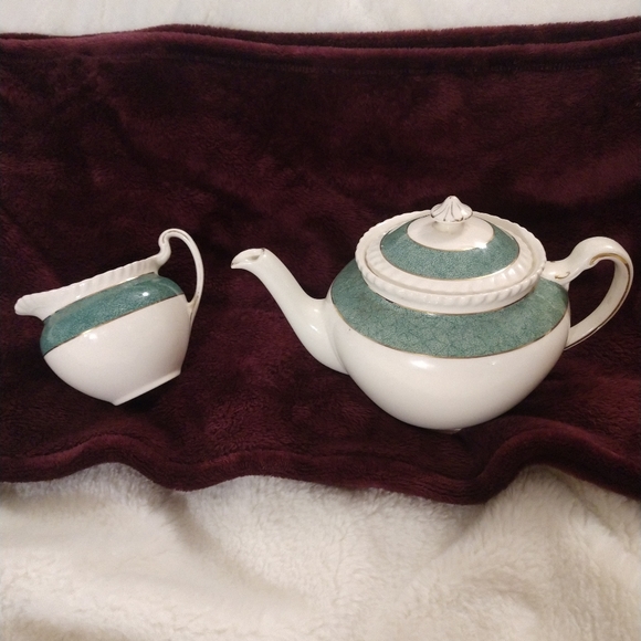 Powder Border Kitchen Powder Border Johnson Bros Teapot And Creamer